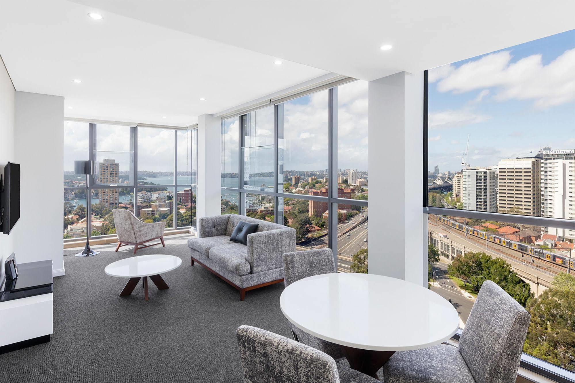 Meriton Suites North Sydney Exterior photo